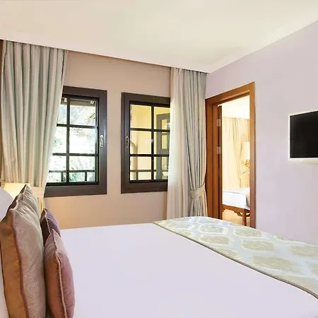 Aquaworld Hotel *